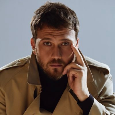 Aras Bulut İynemli portresi